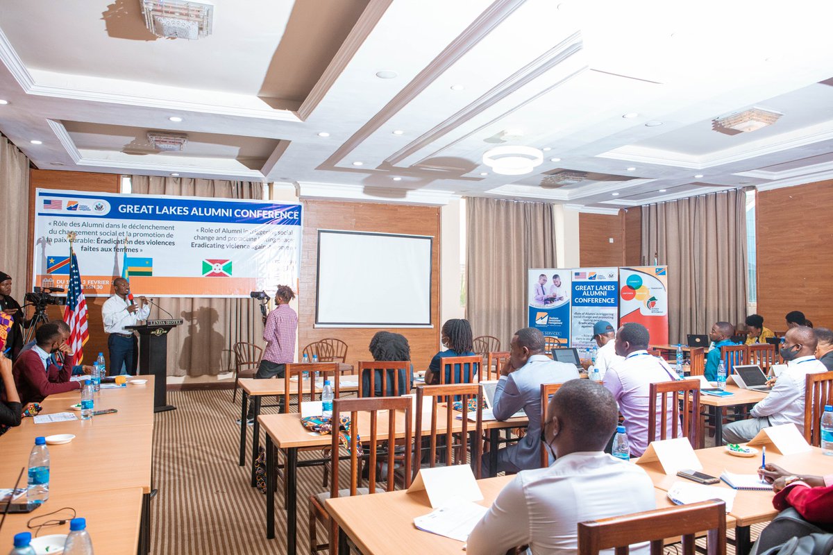 bim_sarl's tweet photo. .@DamienMouzoun de @ayina_rw a soulevé un grand débat avec les alumni sur les opportunités et défis de #ZLECAF et THINK TANK. Un moment chaud de réflexion à haute voix😀 
#GLALUMNI22 @USEmbKinshasa @AfrikaYouthM https://t.co/3QDaV06rn9