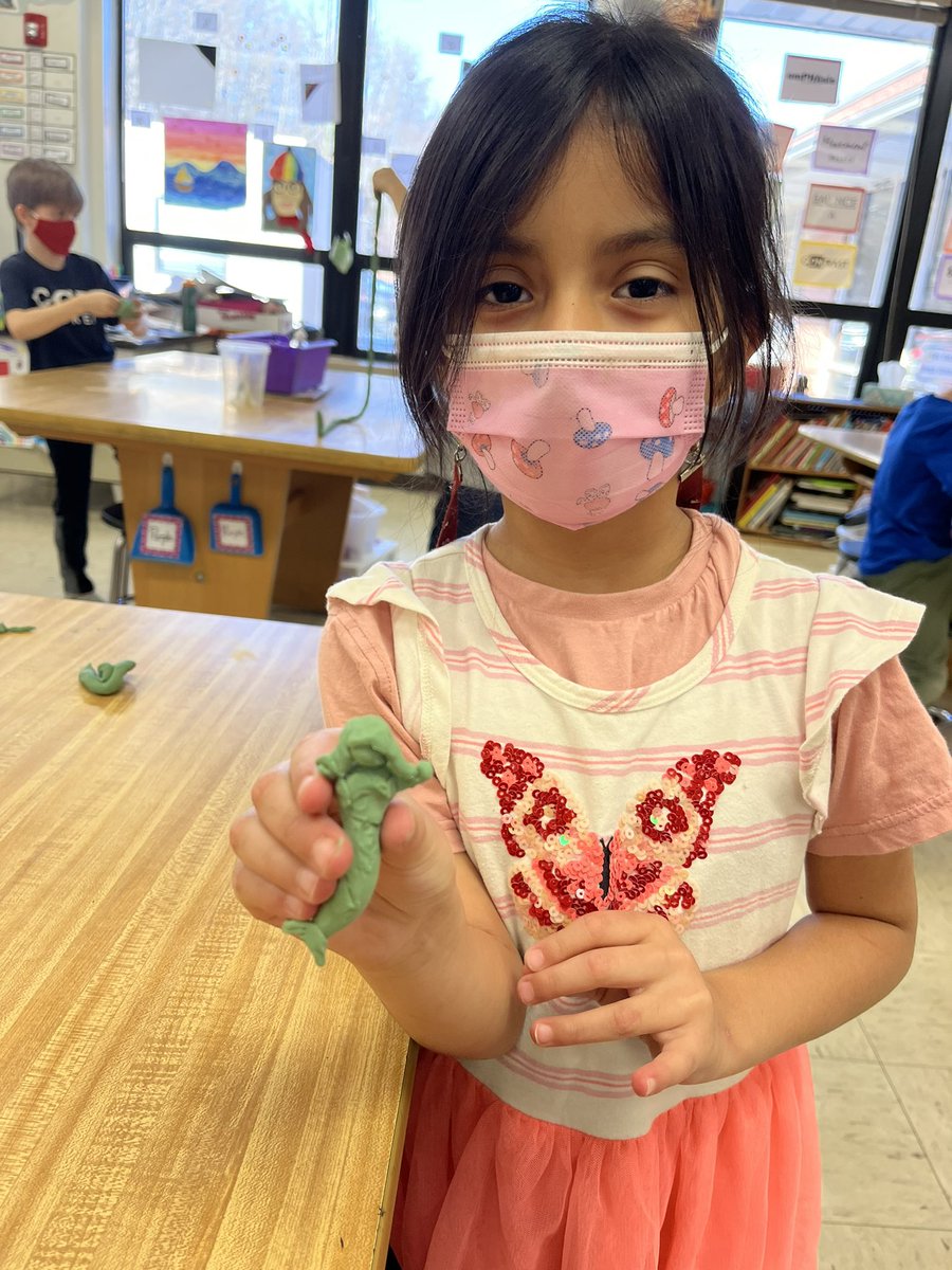 Mrs_Hamilton1st's tweet photo. Our class earned an Art reward! With the stress from report cards it was nice to take a break and join Mrs. Marshall and the kiddos for a clay day! #Mindfulness @WindsorFarmES https://t.co/dBs2QyS7Oe