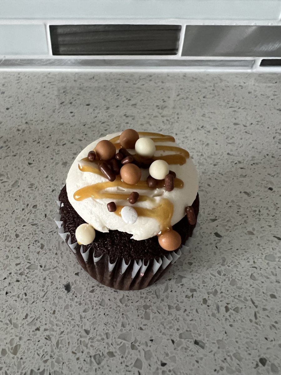 NVanderleest80's tweet photo. Celebrating #SocialExperience opening with the first 50 people ordering a drink and sandwich flight receive a free dessert flight for free! Excited to see everyone! #ABTPod1  #ABTatUFV https://t.co/MKIbupvPz0