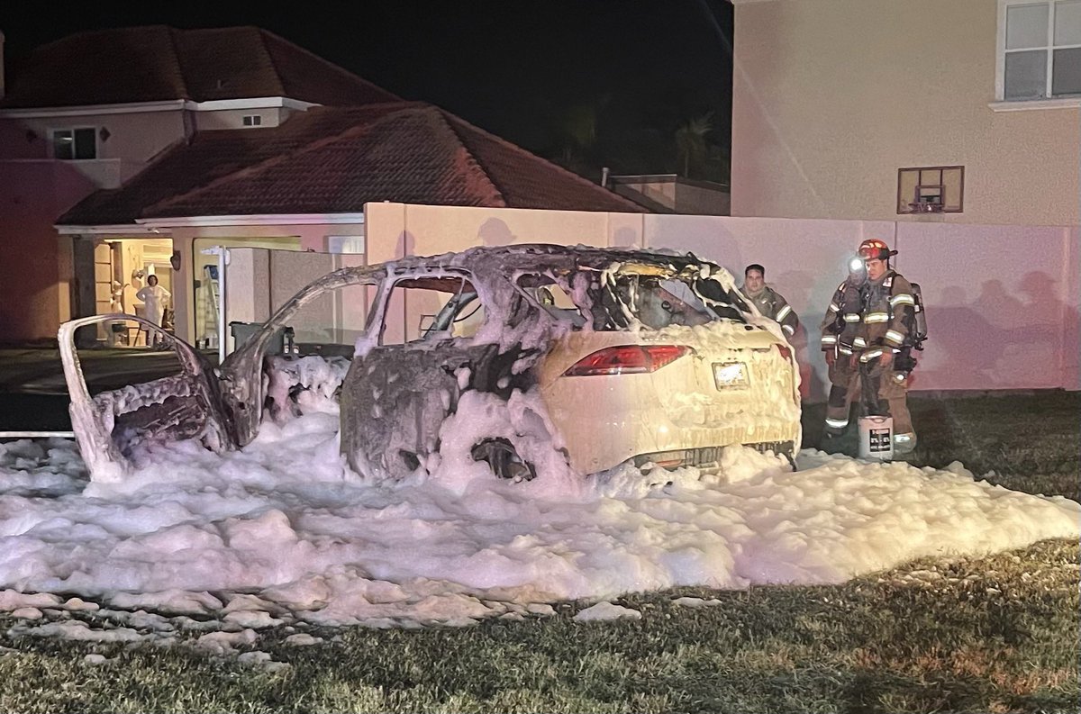 mffa3609's tweet photo. A frightening scene last night when a vehicle caught fire, originally in the homeowners garage.  The vehicle was removed quickly and fire fighters successfully extinguished the fire, saving the home. #MissionFireFighters #HereForYou #Local3609 #SavingProperty 🔥 🧑🏻‍🚒🚒 https://t.co/DhgGrkLtXy