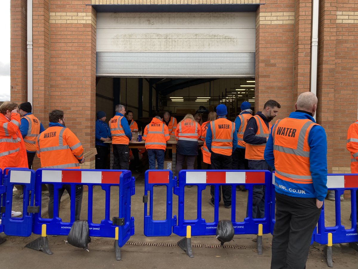 nwater_care's tweet photo. Over 100 of our people have been in #Darlington today &amp; last night, delivering advice to customers affected by our boil water notice.

We’ve handed out 65,000 bottles of water to Priority Service customers, including schools &amp; nursing homes. https://t.co/d4bpQi5tVt
