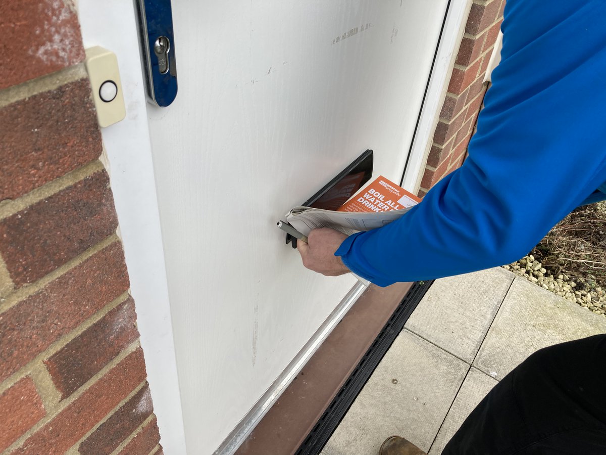 nwater_care's tweet photo. Over 100 of our people have been in #Darlington today &amp; last night, delivering advice to customers affected by our boil water notice.

We’ve handed out 65,000 bottles of water to Priority Service customers, including schools &amp; nursing homes. https://t.co/d4bpQi5tVt