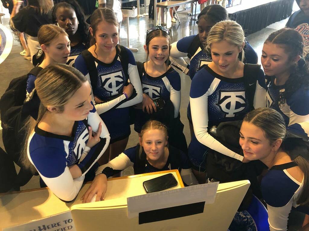 mainlightevents's tweet photo. Trinity Christian checking out their photos at the @fhsaa @fhsaacompcheer https://t.co/88D3xXbNkO https://t.co/535jghnb6n