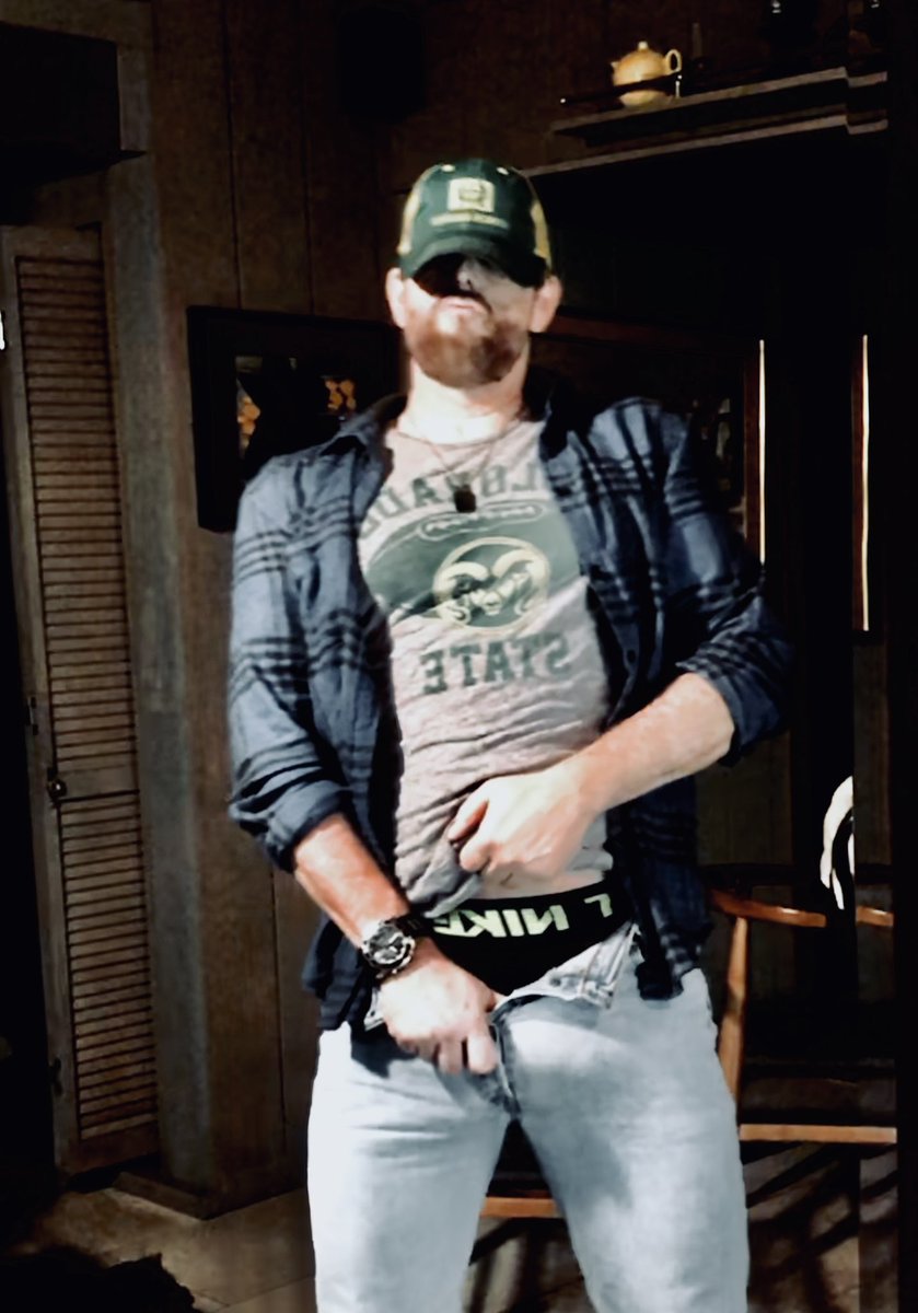 HungFaceFucker's tweet photo. You want this boy? #bulge #hungredneck #redneck #workboots #alpha https://t.co/VbtavufGvh