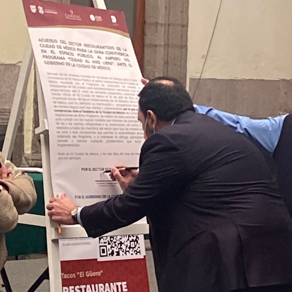 El día de hoy, <a href="/GermanFGonzalez/">German F Gonzalez</a>, junto a <a href="/FadlalaAkabani/">Fadlala Akabani</a>, <a href="/PPmerino/">José Merino</a>, vecinos y restaurantes de la #CDMX, concretamos la firma del primer #acuerdo del sector restaurantero de la Ciudad de México, para mantener la sostenibilidad armoniosa y ordenada del Programa #CiudadAlAireLibre