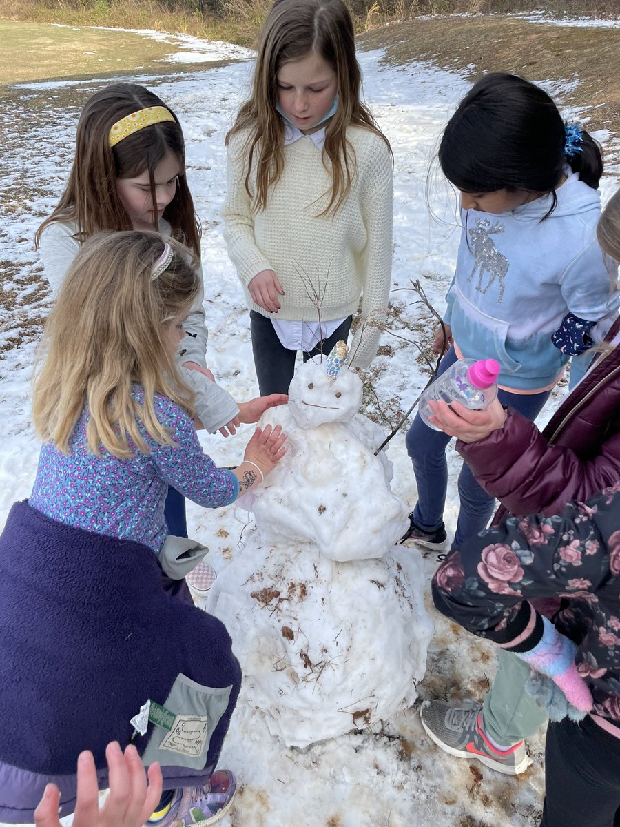 MrsMcBrideTeach's tweet photo. Enjoying the last bits of snow! ❄️ ⛄️ #recess @AldrinEagles https://t.co/hXIJnzYXmq