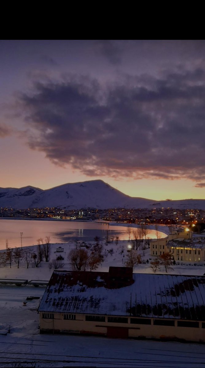 TatvanTv's tweet photo. Tatvan Kalesi'nden Eşsiz Tatvan Manzarası
İyi Akşamlar
.
.
#tatvan
#bitlis https://t.co/zZkZyviRK9