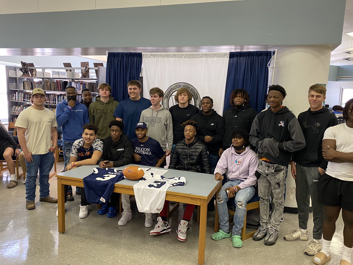 pack_recruits's tweet photo. Congrats to @RyanSpruill6 on signing his full scholarship to @SAUFalcons ! @CoachBowser2 @CoachGC_Hobbs @JadenHambric @gullysports @BrianNorth4 @WJG_Sports @nc_hsfb @CoachOwens_FB https://t.co/fbpXHYGAzg