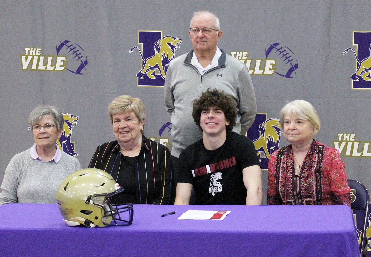 JournalHardin's tweet photo. Family, friends, coaches, teammates and classmates came to the Louisville gym today for Sam Ahl's signing ceremony w/ Hastings. https://t.co/MSRZ4MKVAI