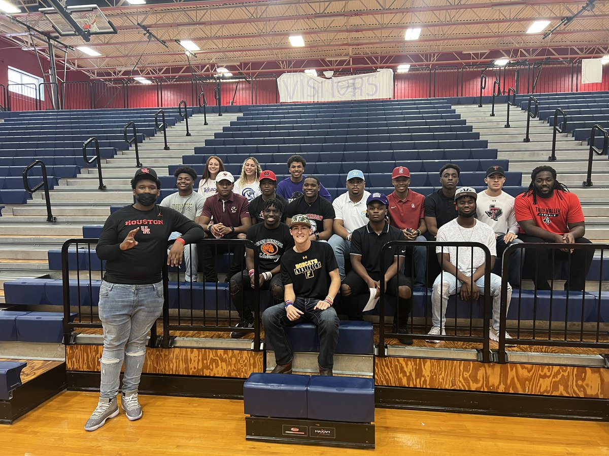 HokaHeyFootball's tweet photo. Congratulations Mavericks .. Go be great !!! #HokaHey https://t.co/EBdBICsEvg
