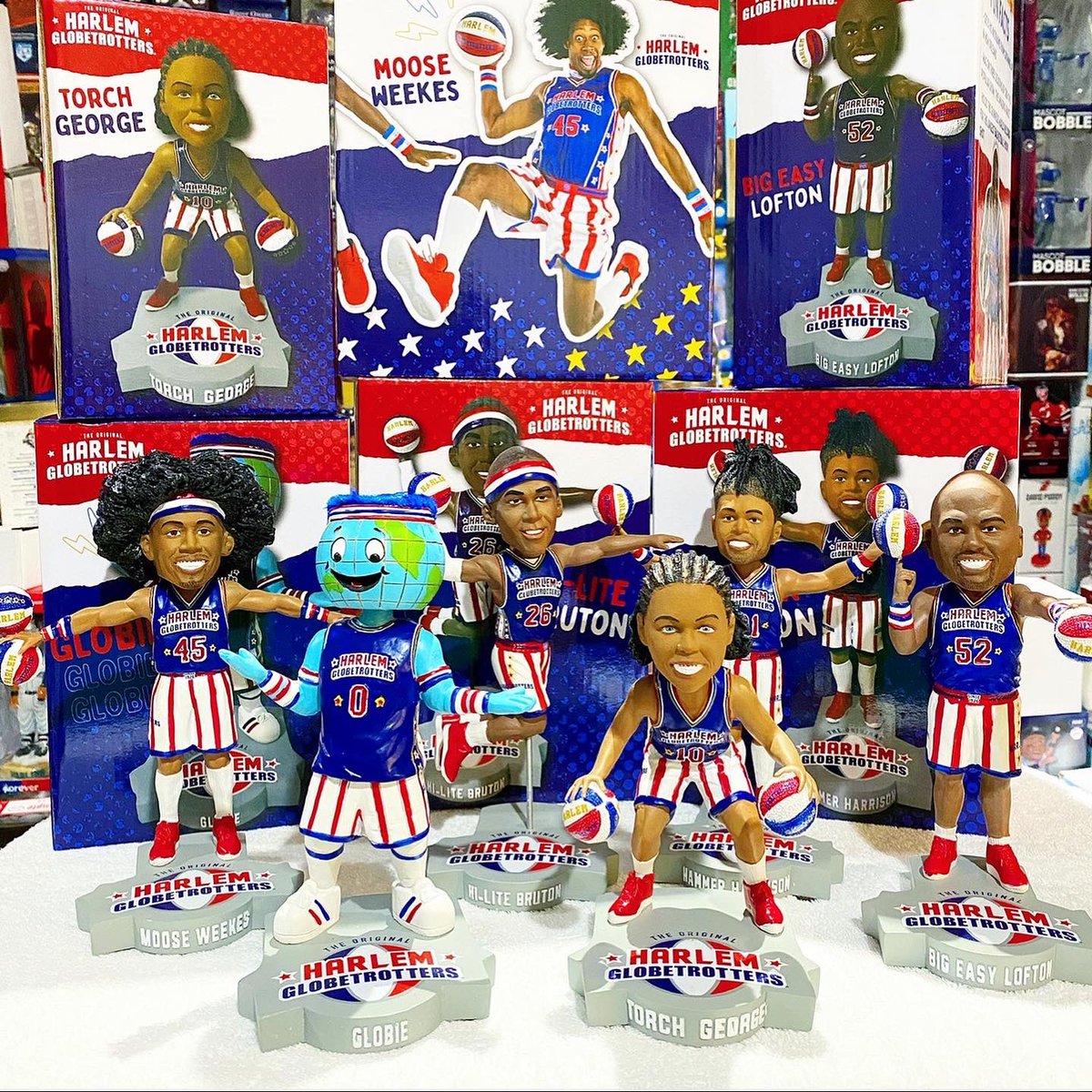 SniperBobble's tweet photo. 🚨GIVEAWAY ALERT!🚨The @BobbleheadHall and I are partnering and giving away a full set of 6 Harlem Globetrotters bobbleheads! U must RT this post to win! We will pick a winner on Friday and directly contact who wins. Good luck!🔫 https://t.co/lTCzI2rewp