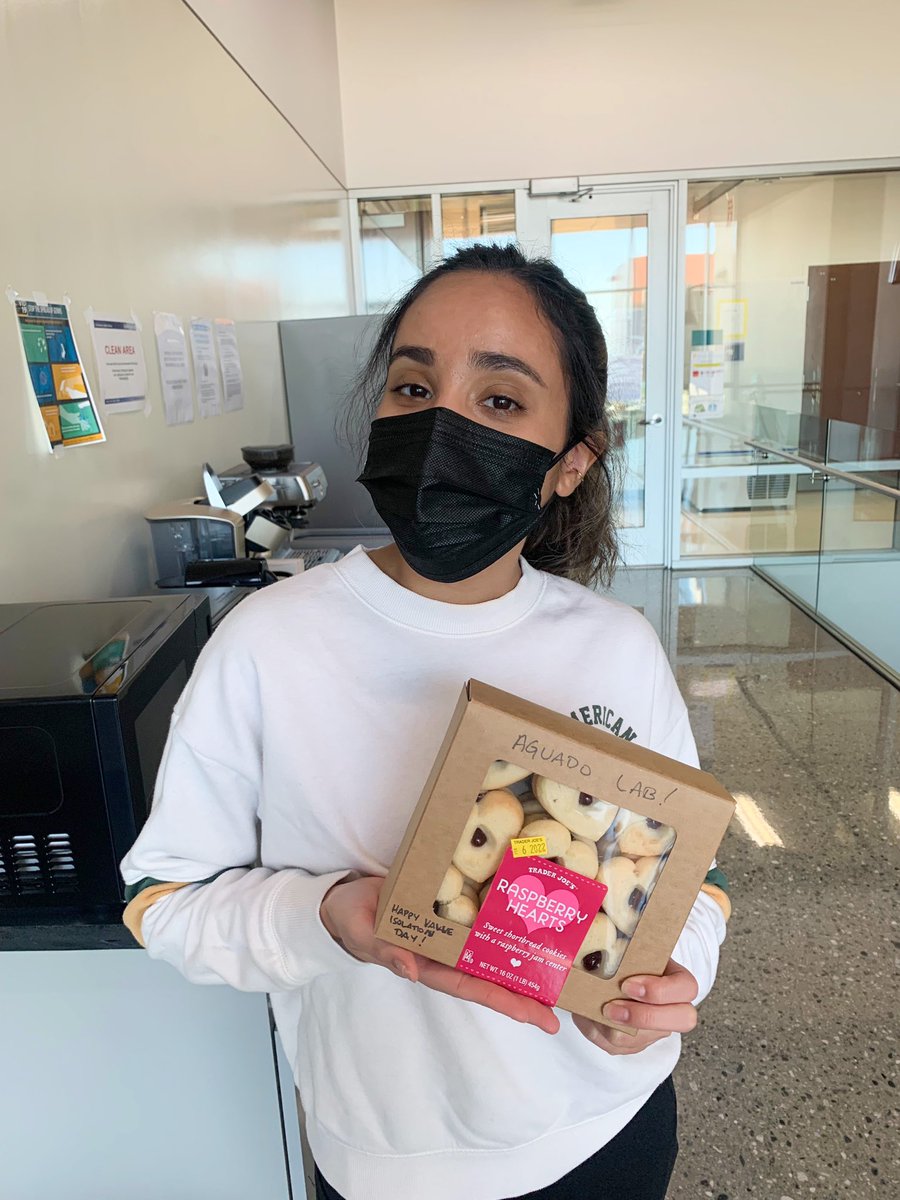 ❤️ Valve Isolation Day in the #AguadoLab today! So our amazing PI @BrianAguado got us cookies for the occasion 💖

(Not pictured is me, @TaliaBaddour  & @Bianca_P13 devouring these cookies seconds later)