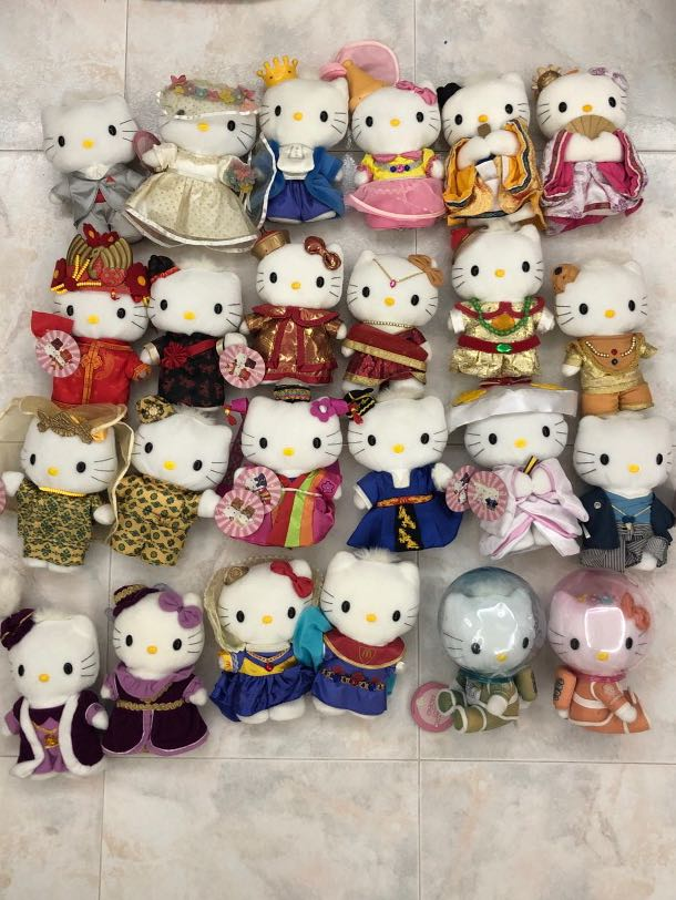 vicdollia's tweet photo. Culpo a McDonalds de mi obsesión con sanrio por haber lanzado ESTAS JOYAS en las cajitas felices https://t.co/vUsCJKeOWL