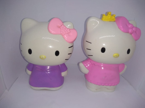 vicdollia's tweet photo. Culpo a McDonalds de mi obsesión con sanrio por haber lanzado ESTAS JOYAS en las cajitas felices https://t.co/vUsCJKeOWL