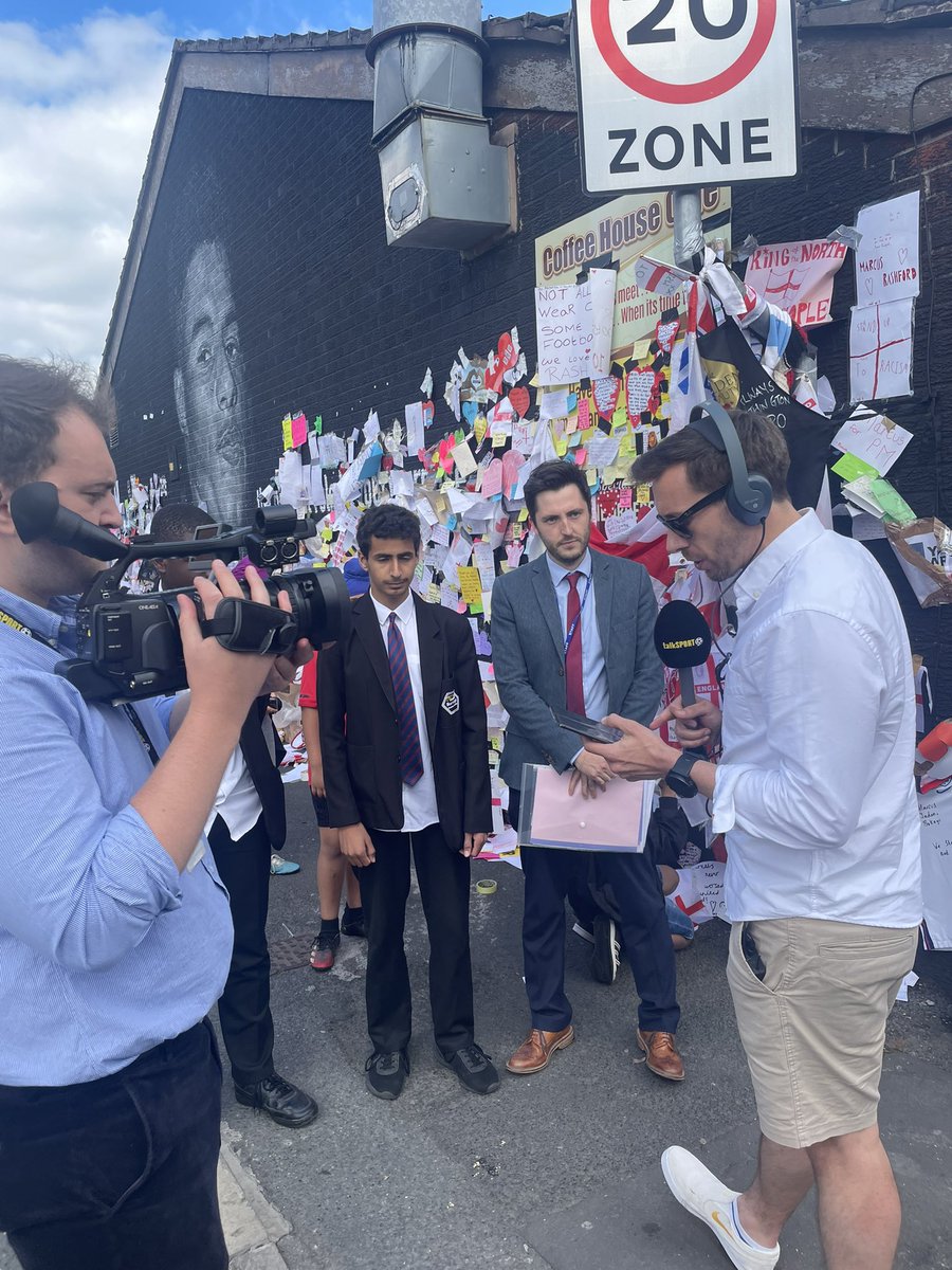 sda27's tweet photo. 2 years at TalkSPORT. Blessed to work with absolute legends & beautiful people. @MajesticOnline @BoxparkWembley @sammatterface @tonguetweets @jamosfoundation #radio #newjob #KLT #ASSUMEDKNOWLEDGE 😂😂😂 https://t.co/igYZXWqlBk