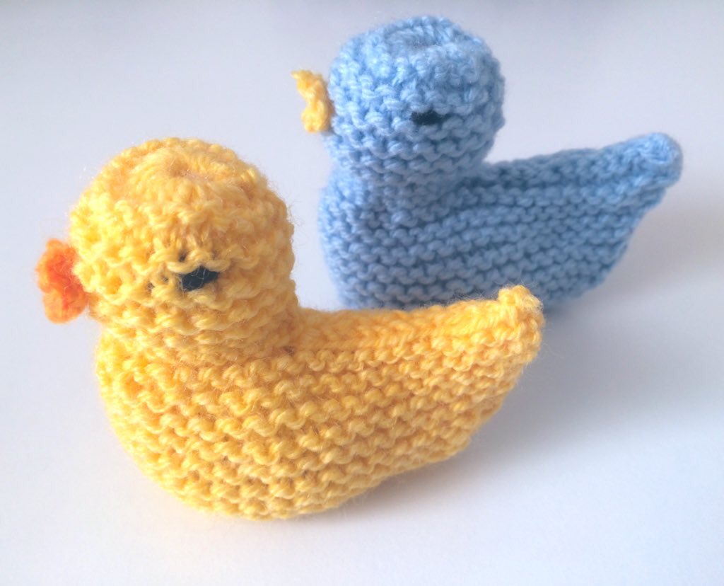 HattieEmporium's tweet photo. Looking forward to Spring at Hattie’s Emporium on #etsy 🌼 🐥 Handmade bunches of knitted daffodils and cute Easter chicks now in stock 💝 https://t.co/RVozwrX9RX #HandmadeHour #MakersHour #smallbusinesssupport #etsygifts https://t.co/vbF1jeTbJD