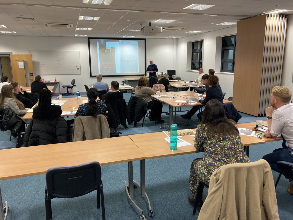 MrBartlettHist's tweet photo. Thanks to colleagues from across the city and county, including many of our brilliant past and current ⁦@leicesterscitt⁩ teachers, who joined us ⁦@LeLTSH⁩ to hear the fantastic ⁦@History_Ben⁩ and ⁦@The_History_Man⁩ share their expertise on sources. 🤩 https://t.co/IEfs8hBEDi