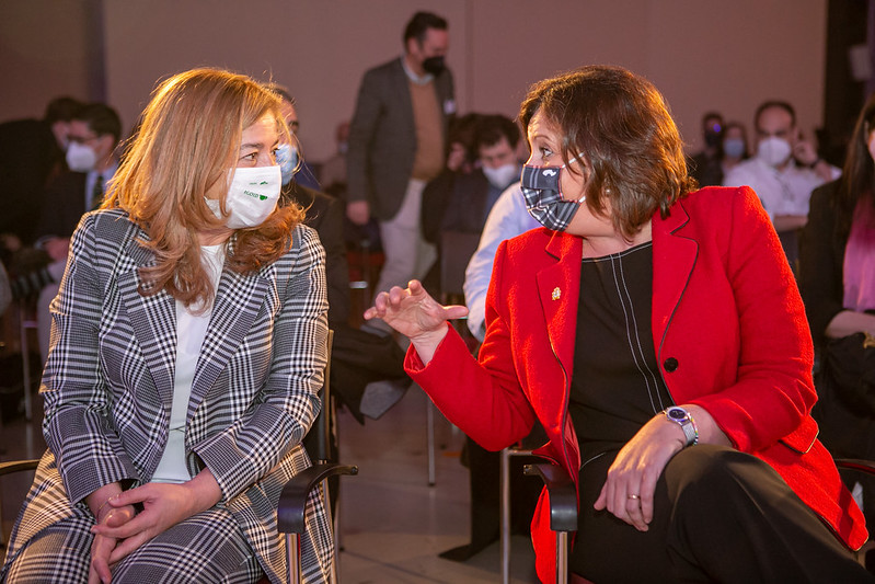 pfrancoCLM's tweet photo. 🤜🤛 La colaboración entre @uclm_es y @gobjccm es uno de los factores clave para que nuestra región progrese día a día. 
Así lo hemos visibilizado hoy en la inauguración de @Hispanolusas_To que posicionarán a Toledo y CLM en el centro de la actividad científica e investigadora. https://t.co/2WmFXY1Y5d