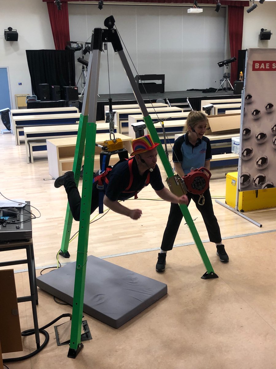 CarruthersC's tweet photo. Thanks to @Roadshow_Team for  a fab #STEM session to @AstreaDearne Y7 students. Linking Science to the world of work has re enforced not only student learning, but given this more meaning. #BM4inaction @BAESystemsplc @RoyalNavy @RoyalAirForce  @MissSmithDearne @DearneScience https://t.co/GjV5jTXIFx