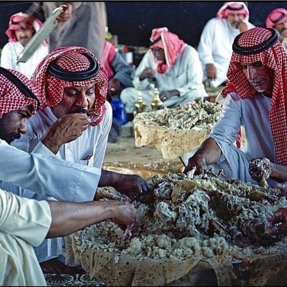 اليا نصوك الضيوف انطح عيون الضيوف
" ترا عيون الضيوف اوسع من ابطونها ".