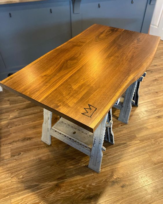RustOleum's tweet photo. Go with the grain. What’s next on your #woodworking list? #Varathane
On Instagram:
📸 1 : @ oliver_woodworks
📸 2 : @ oakmonddesign
📸 3 : @ oddcr3ations
📸 4 : @ weitzercompany https://t.co/sR0imSONo7