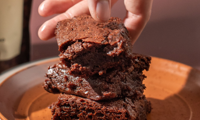 What’s better than an ooey-gooey fudge brownie with a chewy crust and flaky top?
That same brownie, but it’s vegan, gluten-free, upcycled, and 20% off through 2/14!
Need we say more?👇
bit.ly/3HnEyhP