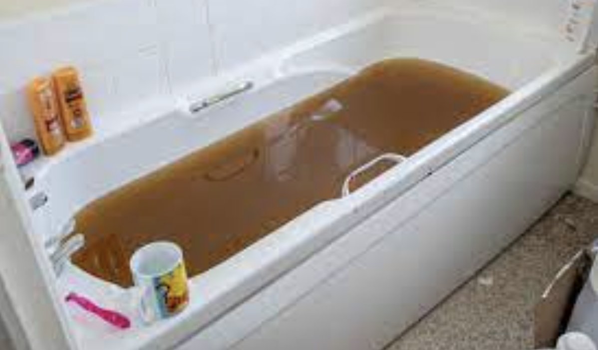 ReloadedHugo's tweet photo. Tried to take a bath but had an accident. I guess next time Tayler @Bajablast_l2 better use 4 fingers instead of a fist on me. https://t.co/LVW3vWzBAu