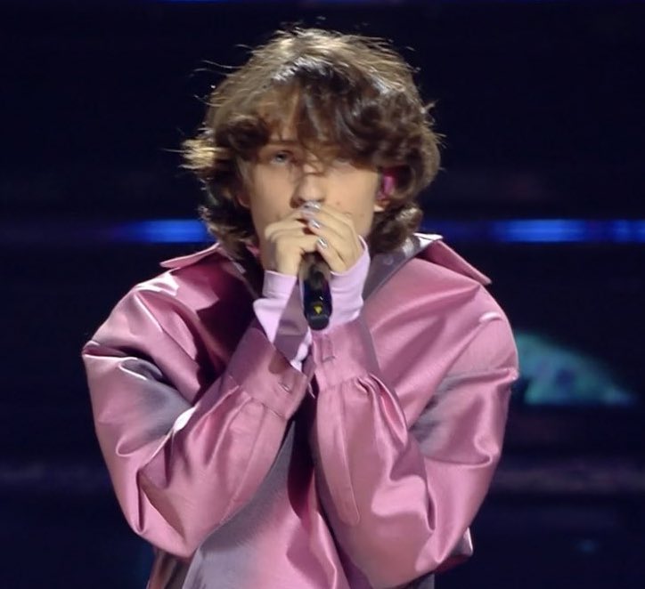 miniiharuka's tweet photo. Dolores Umbridge approva questo outfit 
#Sanremo2022 https://t.co/H13JjXDaIW