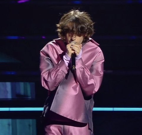 miniiharuka's tweet photo. Dolores Umbridge approva questo outfit 
#Sanremo2022 https://t.co/H13JjXDaIW