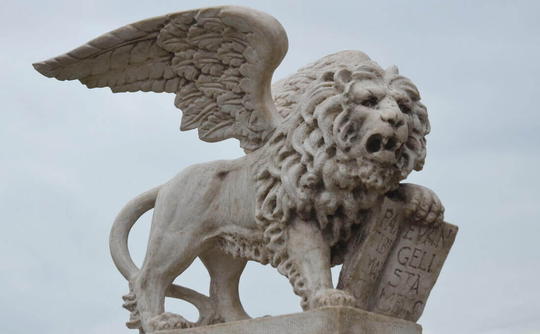 FedericoCleva's tweet photo. San Giovanni, voto: 7+. La canzone è carina, ma a Sangiovanni continuo a preferire San Marco.
#sanremo2022 #sanremo22 #Sanremo https://t.co/FyjAZ5Mn8l