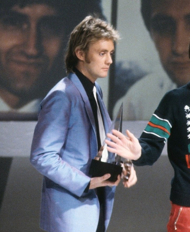 hello there!

this is my new account about gifs, pictures and videos of roger taylor, please rt to find new queenies 🥰✨🪐