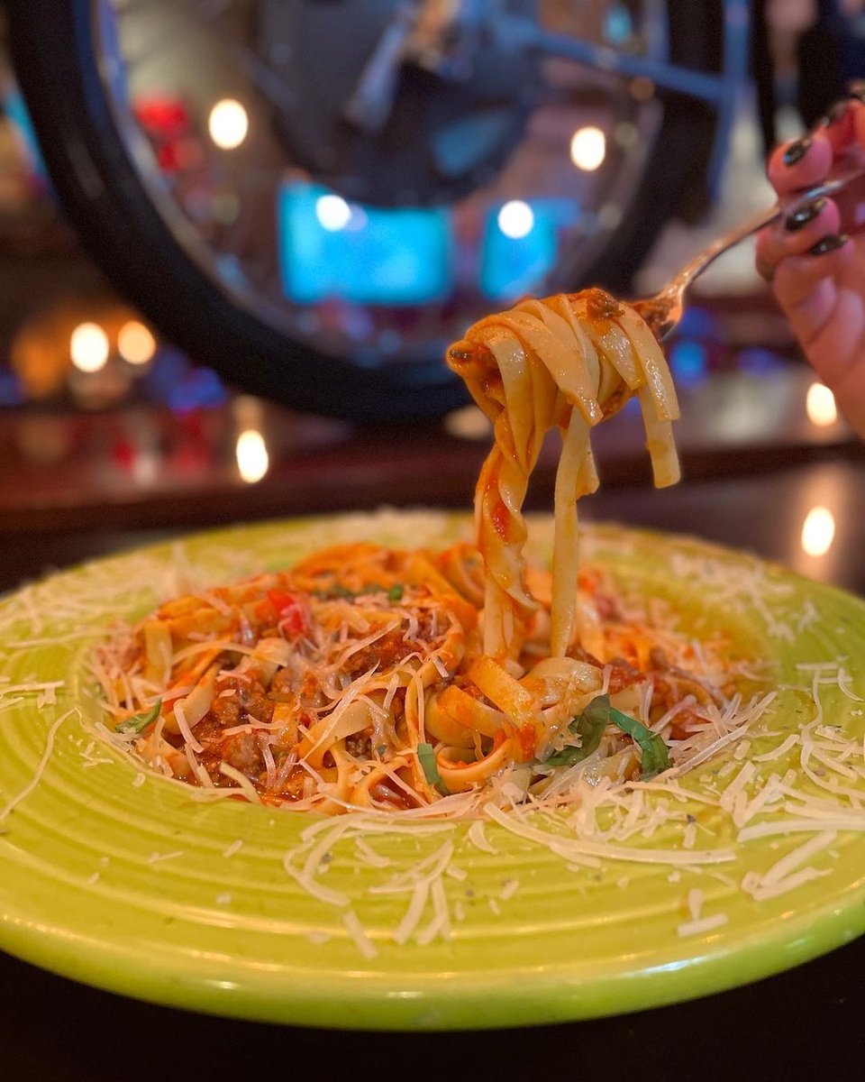 CafeVeloce's tweet image. No better way to help get over the mid week hump than with some pasta 😍

Try our Beef Bolognese pasta in house or To-go 🍝

Call-In Your Order: (425) 814-2972
Order Online: cafeveloce.hrpos.heartland.us/menu

#cafeveloce #beefbolognese #italianfood #wednesdaycomfortfood #pasta #kirkland