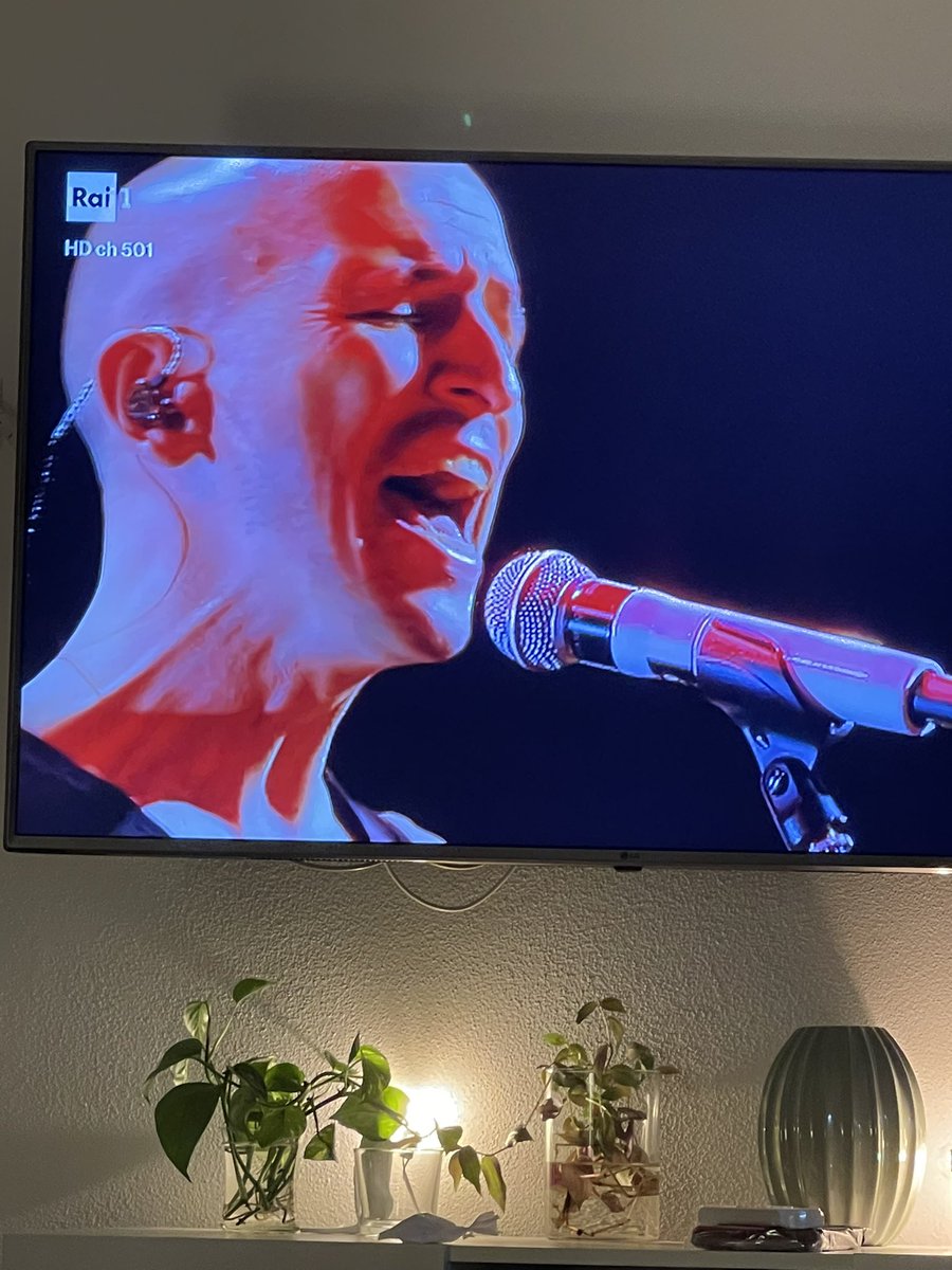 JessiPodda's tweet photo. Comunque molto bravo anche come cantante Marco Montemagno 
#Sanremo2022 #sanremo https://t.co/GLJjhT3EPE