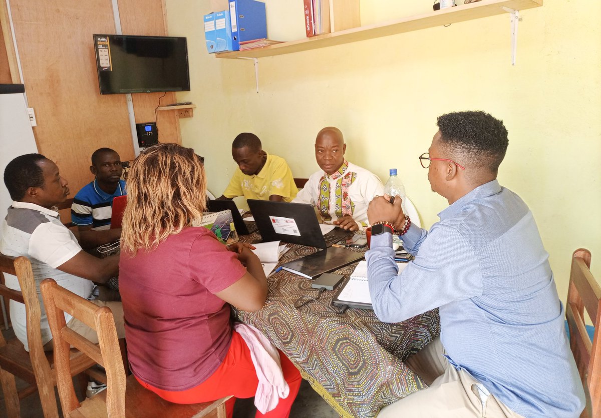 RÉUNION D'ANALYSE DE PERFORMANCE DU PROJET "SAUVER LA DÉMOCRATIE CONTRE LA #DÉSINFORMATION EN #CENTRAFRIQUE"

👉🏾À l'ordre du jour, réflexions sur les outils d'analyse de performance KPI
✅Analyse des données de la veille média,
📉📈Mise en évidence des indicateurs de performance.