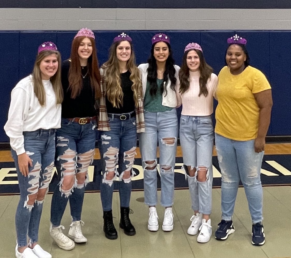 TMHSGBB's tweet photo. The Sensational Six!
#QueensOfTheCourt
#SeniorNight https://t.co/quostzaAUZ