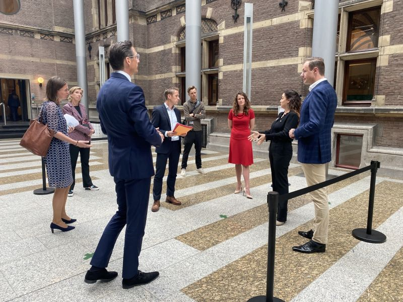 Een strafbaarstelling gaat (absoluut) niet alles ineens oplossen, maar ik kan écht niet wachten tot al dit harde werk en alle koppigheid en alle duizenden handtekeningen en de spreekbeurten en consultaties zich uitbetalen in concrete resultaten. (samen met <a href="/liekeloreagb/">Lieke Lorea</a> in de TK)