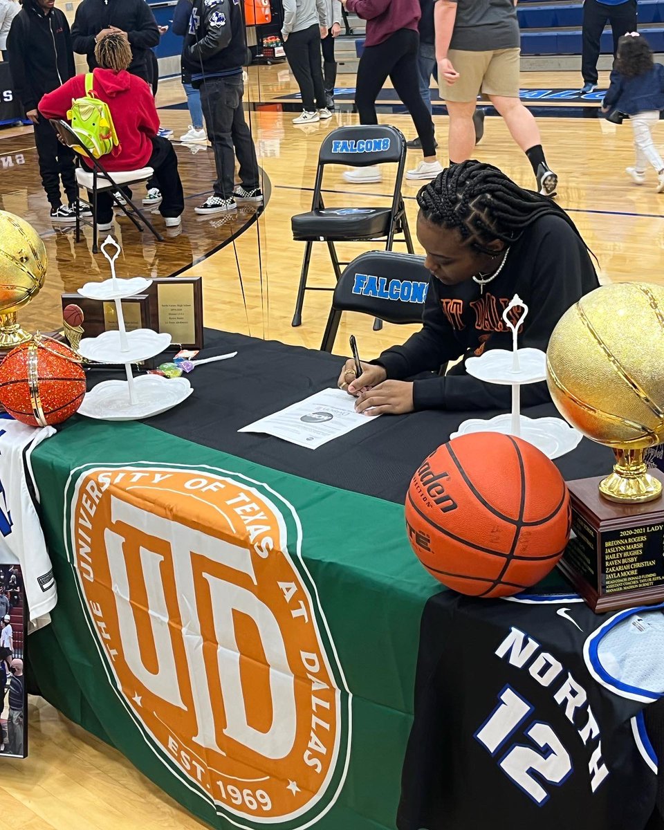 KBJSKLZ's tweet photo. It’s OFFICIAL‼️@RavenBusby2022 Committed to @ut_dallas👏🏽🔥 Man I’m super proud of you girl! All the work you put in paid off! UTD got a great one‼️ Can’t wait to see you continue to grow on the next level❤️ #KBJSKLZ #RavenBusby #commited #utdbaseball #womensbasketball🏀 https://t.co/37LugkOjhz