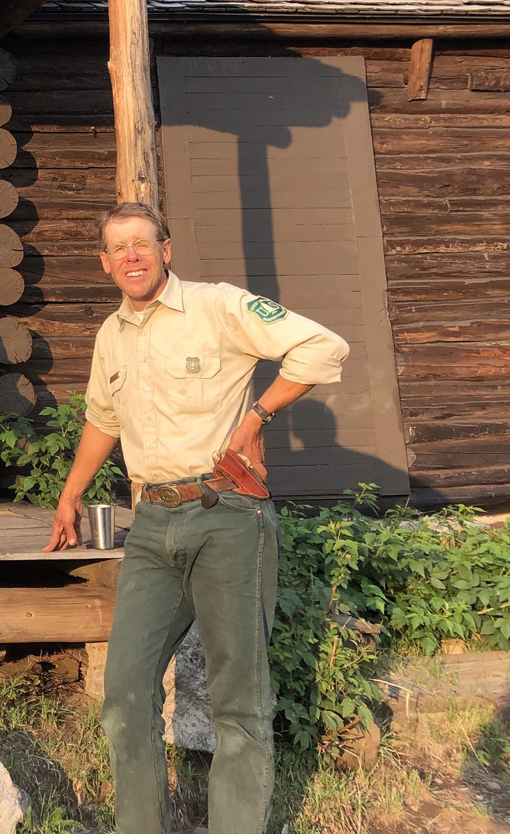 🚨Event Notice🚨 Thursday, February 3rd Andy Pils, Forest Wildlife Biologist w/ <a href="/ShoshoneNF/">Shoshone National Forest</a> will present Human access at grizzly bear moth feeding sites on the Shoshone National Forest.

No registration required, join online from 12-1:00 PM MT 

Link:
centerofthewest.org/event/talk-mot…