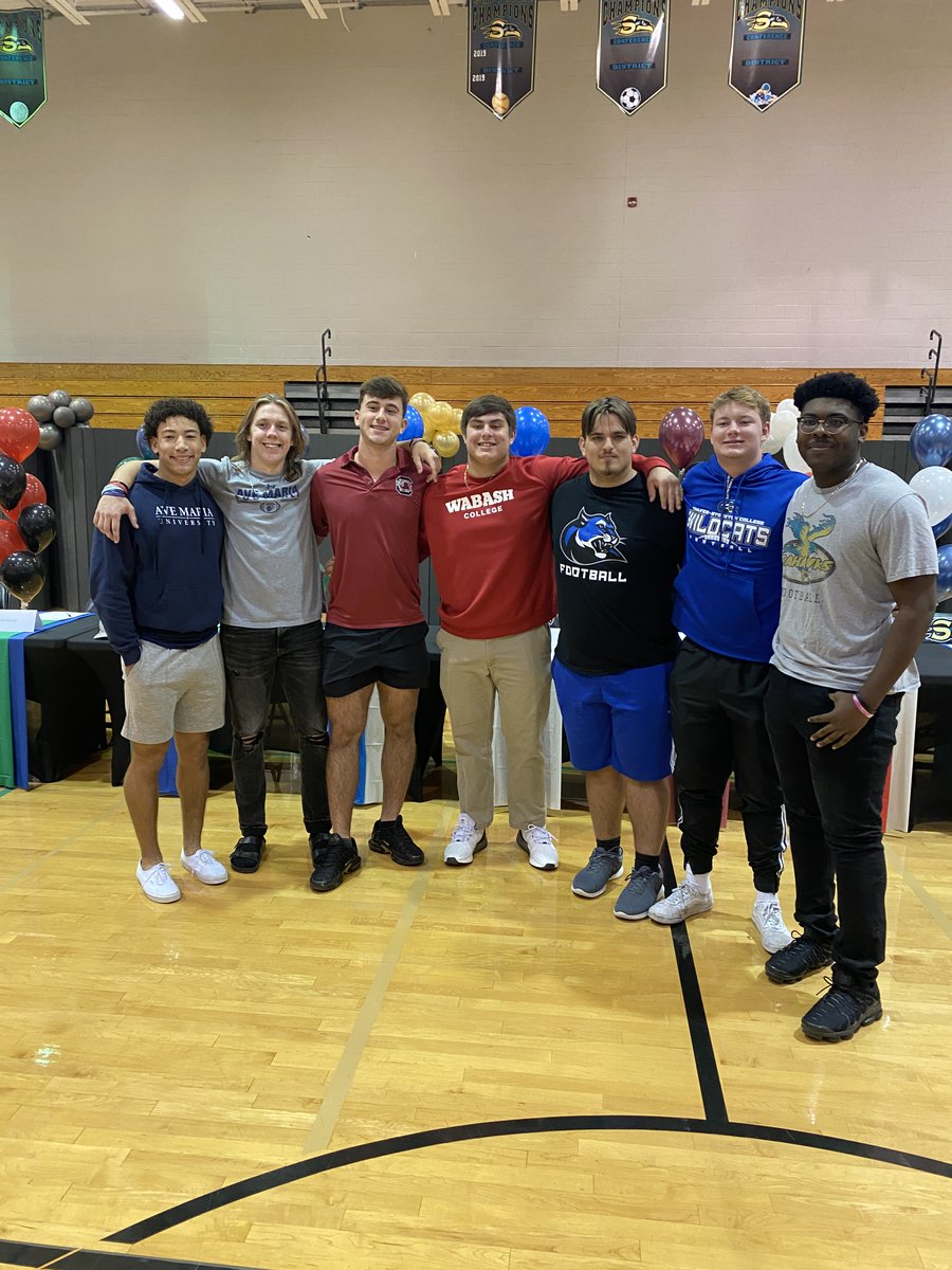 rossjohnson42's tweet photo. While I am celebrating my boys decision 2day, I would b remiss if I didn't say just how proud I am of his teammates who signed 2 continue their education &amp; athletic careers! @Nunez_Luis7 @CampioneOwen @daniel_lester2 @QuinnHewitt5 @MitchHammond22 @William72wade #SeahawksForever https://t.co/kGGscfG41Z
