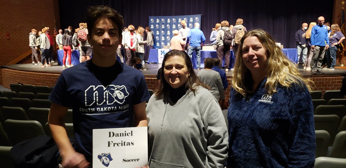 LanderFreitas's tweet photo. Extremely proud of this young man for following his dreams but 1st focusing on his school work!! Congratulations @danieljkf1!!!🙏💪📚💪⚽️🙏
@HardrockerMSoc #GoHardrockers @GoHardrockers @SNFC_ECNL @ECNLboys @ImCollegeSoccer @nebraska_talk @MNHS_calcio https://t.co/DcSpbRn1OE