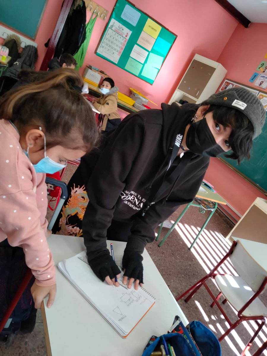 ceipjesusvarela's tweet photo. Proyecto Los Inclusivos en el CEIP JESÚS VARELA  Este proyecto de cooperación con la @urjc trata de reforzar los aprendizajes de nuestros alumnos y apoyar la labor docente, asegurando la individualización y la igualdad de oportunidades.  Queremos agradecer a todas las voluntarias https://t.co/yFZBXrlUAz