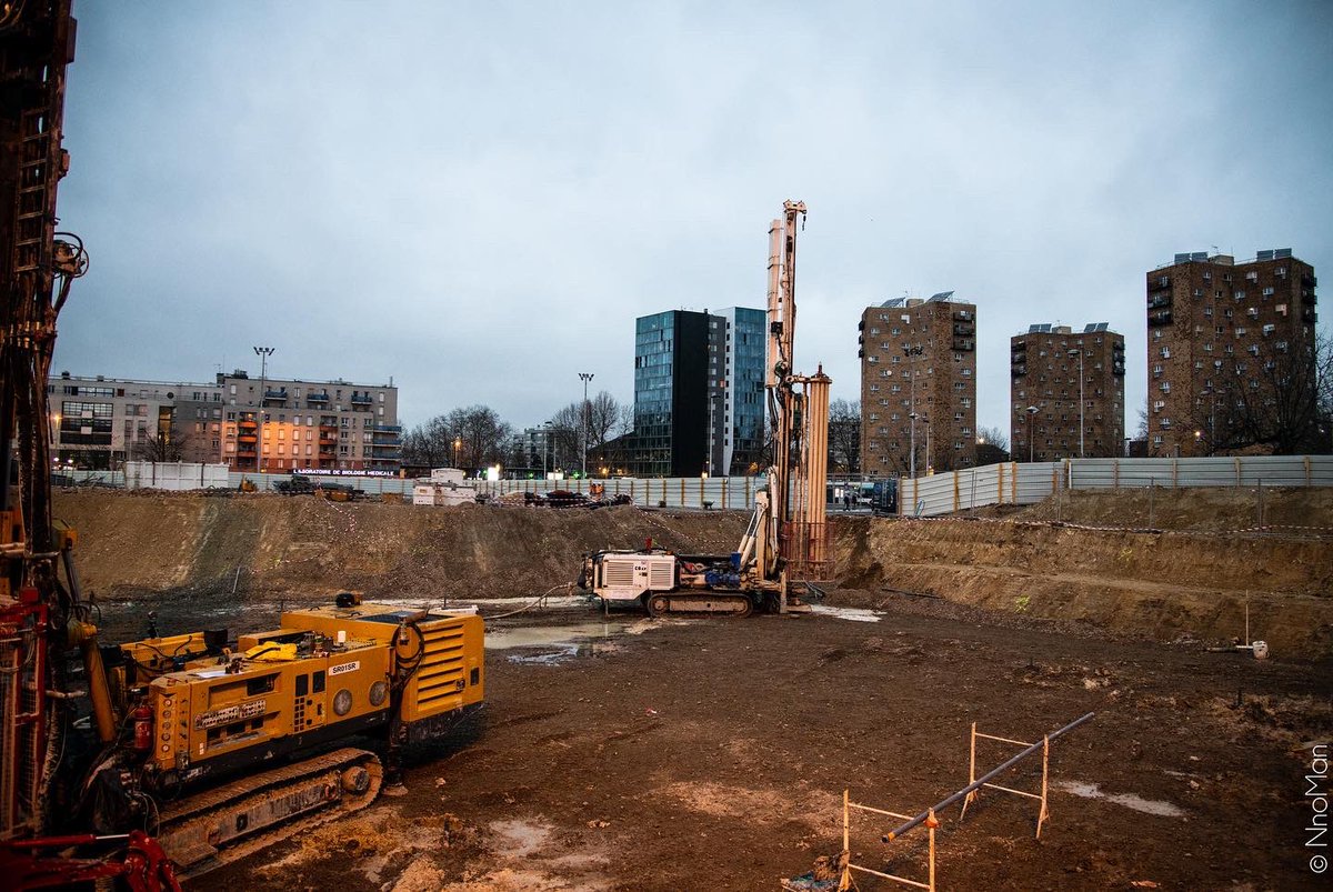 NnoMan1's tweet photo. Ce matin pour @Reporterre 
J’ai suivi les activistes qui ont bloqué le chantier de la piscine olympique d’Aubervilliers, prévue pour les JO de 2024. Ils dénonçaient l’artificialisation de jardins ouvriers. Fortement réprimés, huit militants ont été placés en garde à vue. https://t.co/AvBKXb6ZIN
