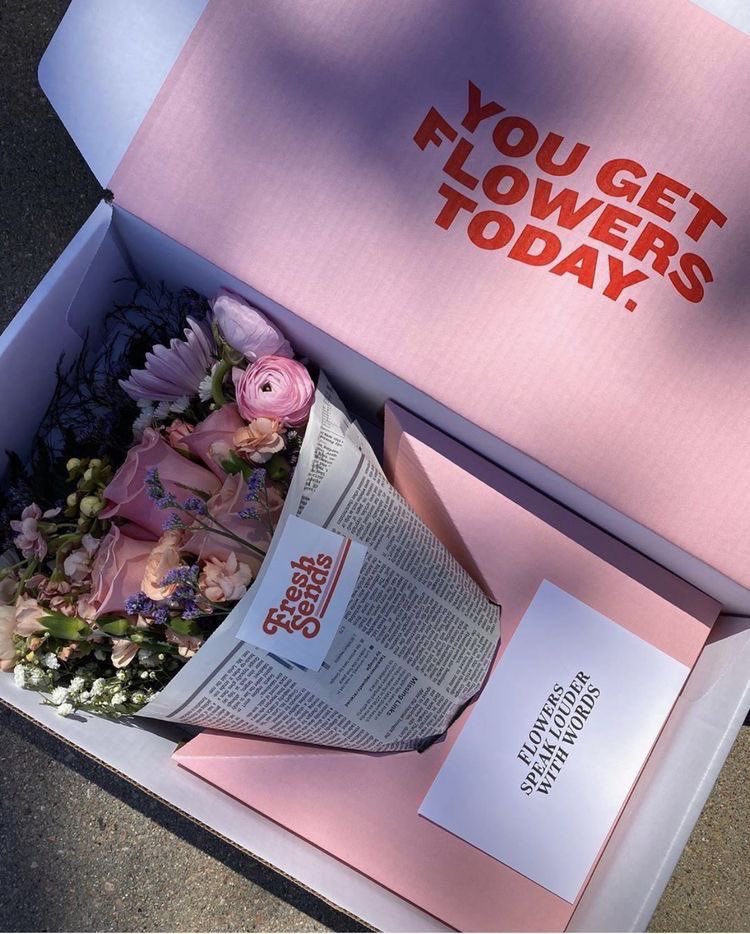 I don't want flowers take me to поход. цветная гипсофила в шляпной коробке. I want flowers. молочай миля крупноцветковый. I want flowers надпись.