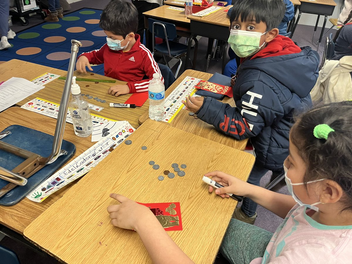 MsHenson6's tweet photo. Happy Lunar New Year! We got our envelopes and worked on counting money up to $2.00! https://t.co/dnBMF8jH1w
