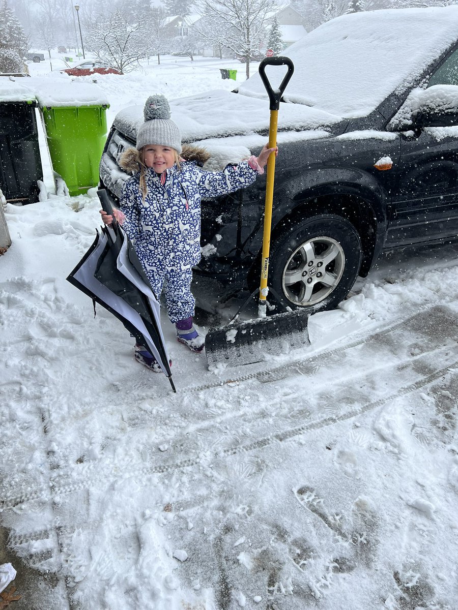mr_rohenlf's tweet photo. Some more guys getting outside and helping at home today! @LFMensHoops https://t.co/nzRIDyDPoX