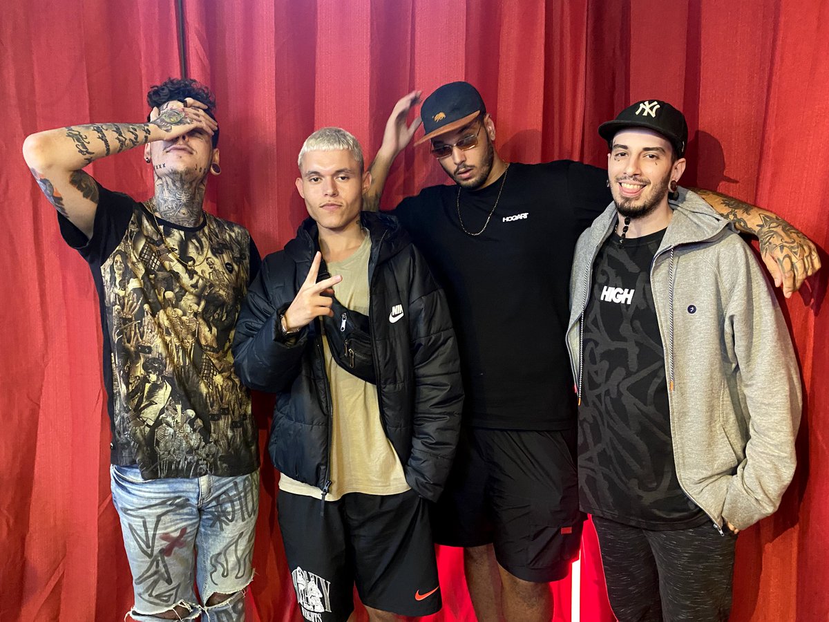 PodcastVersatil's tweet photo. Que semana maravilhosa! 🎉

Esse mês tem Versatil Podcast no YouTube. 🤯🥵

Obrigado demais aos convidados, vieram e representaram muito! 🚀

Quem tá ansioso?! 

@gaybol 
@eomaik_
@saninplay_ 
@wallhein 
@jogzzbeats 
@ursaobeats 
@MINDHUNTERSprod
@studionimbus https://t.co/hD6yuQHABT