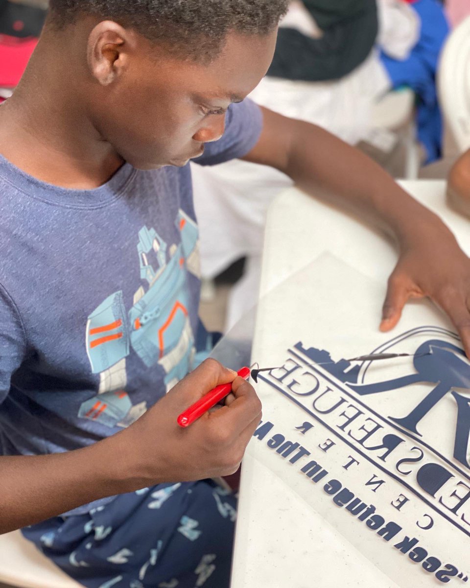 Reedsrefuge's tweet photo. Graphic design at Reeds Refuge Center!! We do it all! 🤩 #reedsrefugecenter #aplacetobesomebody #talented #believe https://t.co/RsUM7UWO4w