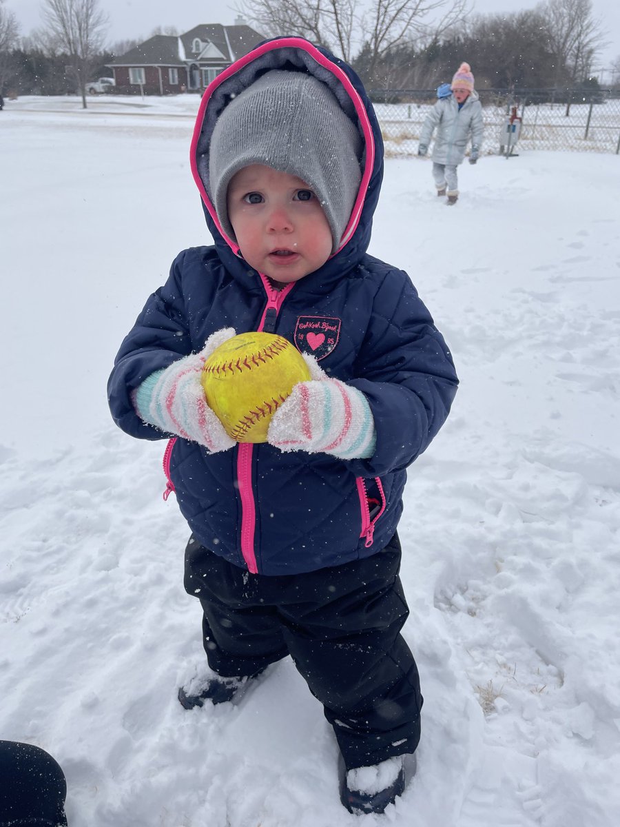 KingmanSoftball's tweet photo. Happy Snow Day! Softball practice starts in 27 days! #BrickByBrick #ColdIsAMindset https://t.co/MhPdRjkkY0
