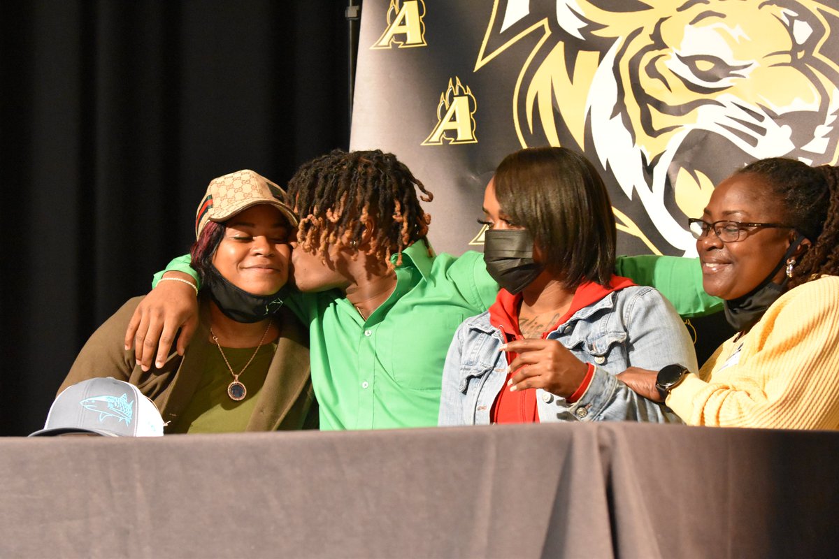 National Signing Day 

<a href="/AlcovyFootball/">AlcovyHSFootball</a> (Part 2) 
<a href="/TristanMayweat4/">Tristan Mayweather</a> 
<a href="/reggie_boyd33/">Reggie Boyd</a> 
Ricky Stone
@RussArmani