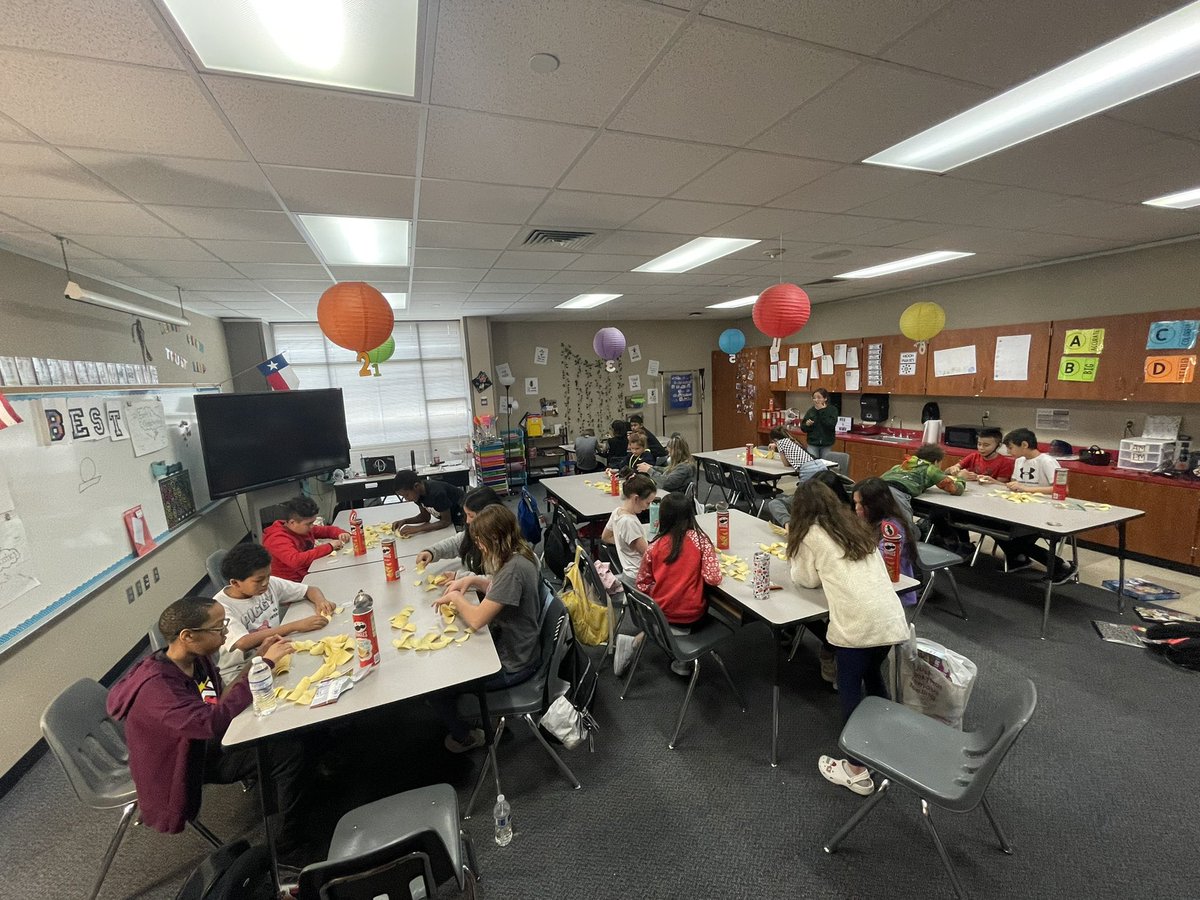 Pringle Challenge for my homeroom! #dayofplay #stemchallenge #5thgrade @BlackBearkats